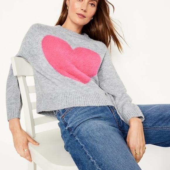 Old Navy Sweaters - Old Navy Heart💕🩷 Sweater